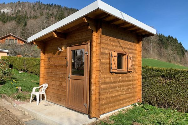 Abri de jardin 3×2,50 m à Jougne (25)