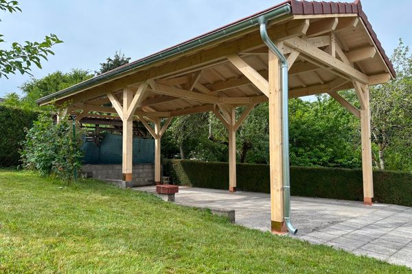 Auvent camping-car 2 pentes égales, 5,30 × 10,15 m — Fraisans