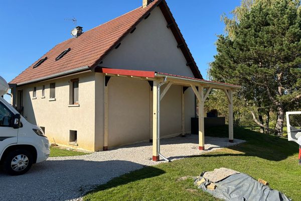 Auvent camping-car monopente, 3,80 × 7,50 m — Montholier