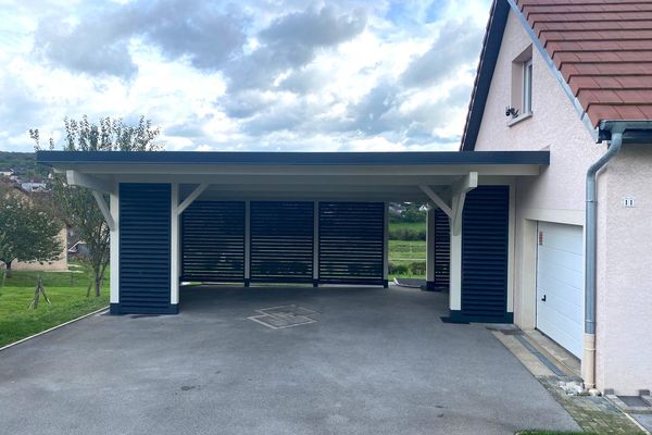 Auvent accolé monopente, Mouchard, bardage persienne