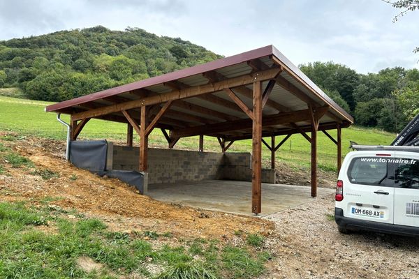 Carport 4 voitures 8 × 12 m à Saint-Thiébaud (39)