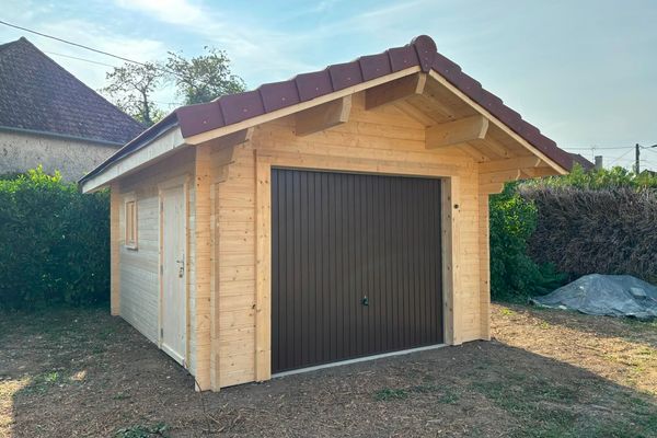 Garage madriers 3,50 × 4,50 m à Belmont (39)