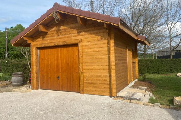 Garage madriers 3,95 × 5 m à La Châtelaine (39)