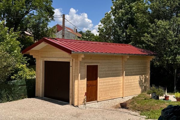 Garage madriers 3,50 × 6,50 m à Foncine-le-Bas (39)