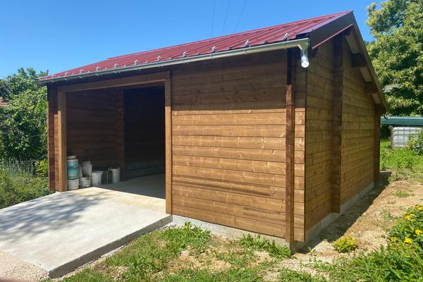Garage madriers 5,50 × 5,50 m à Mesnay (39)