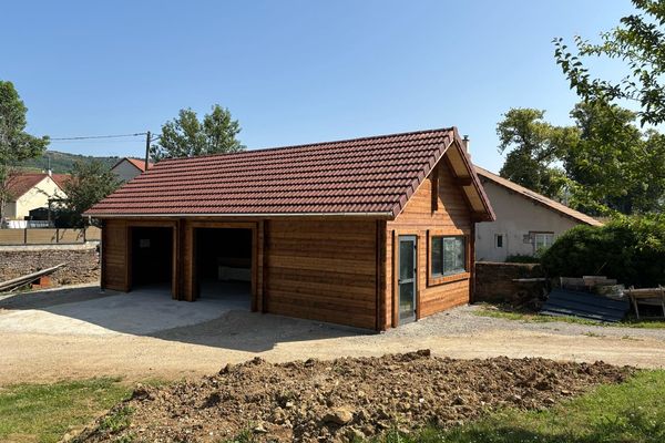 Garage madriers 5,50 × 11,50 m à Dole (39)