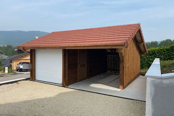 Garage madriers 6 × 3 m aux Rousses (39)