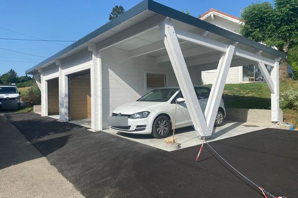 Garage madriers 5,70 × 15 m à Orgeans-Blanchefontaine (25)