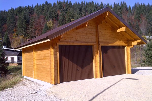 Garage en madriers, Mijoux