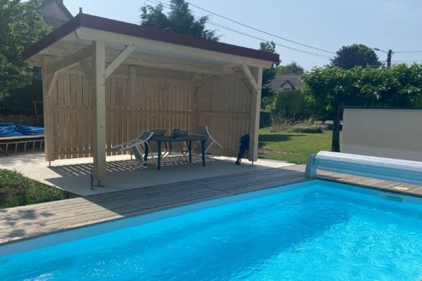 Pool house