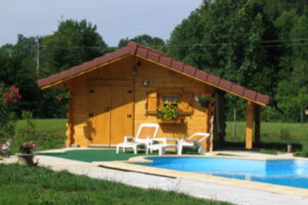 Pool house au bord de la piscine