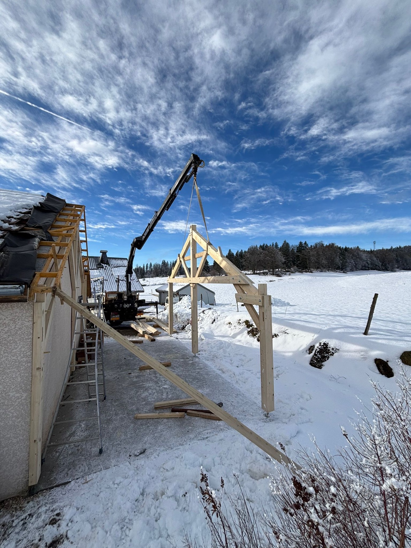 Chantier Tonnaire — montage de charpente bois dans le Jura