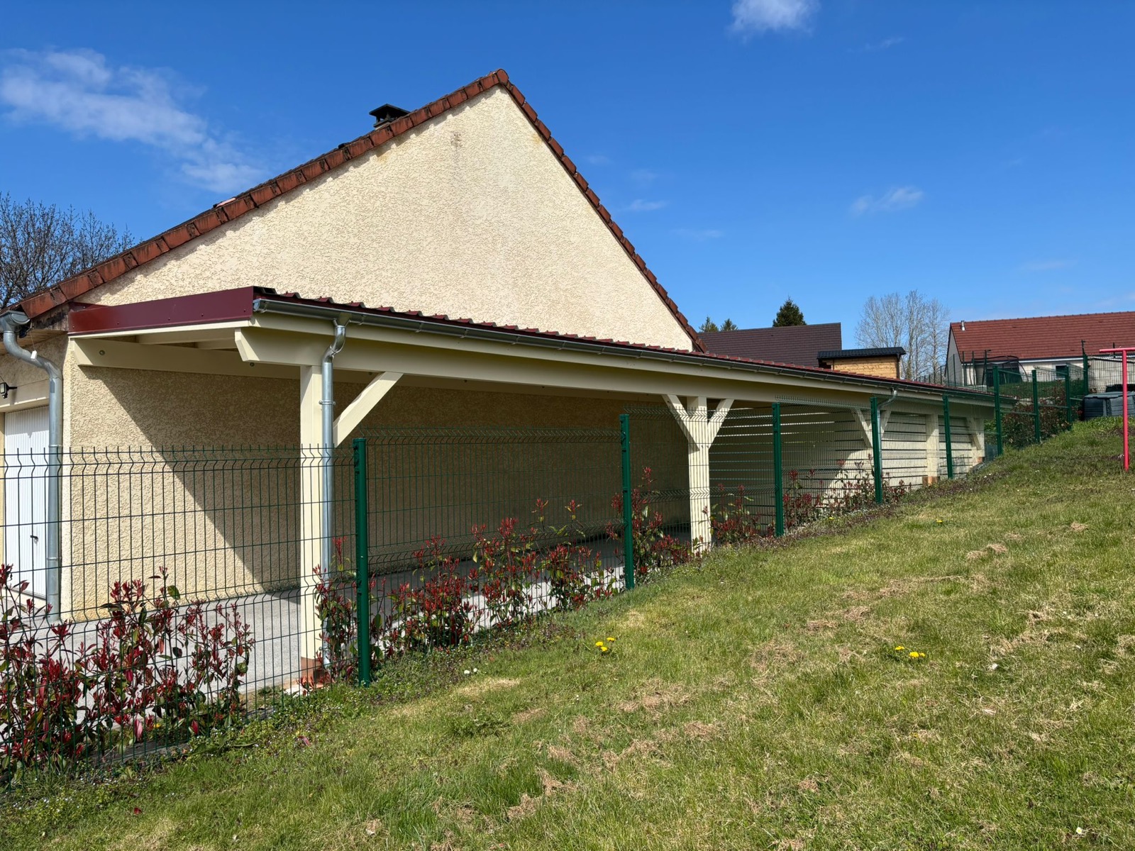Auvent bois accolé sur mesure réalisé par Tonnaire — réalisation 4