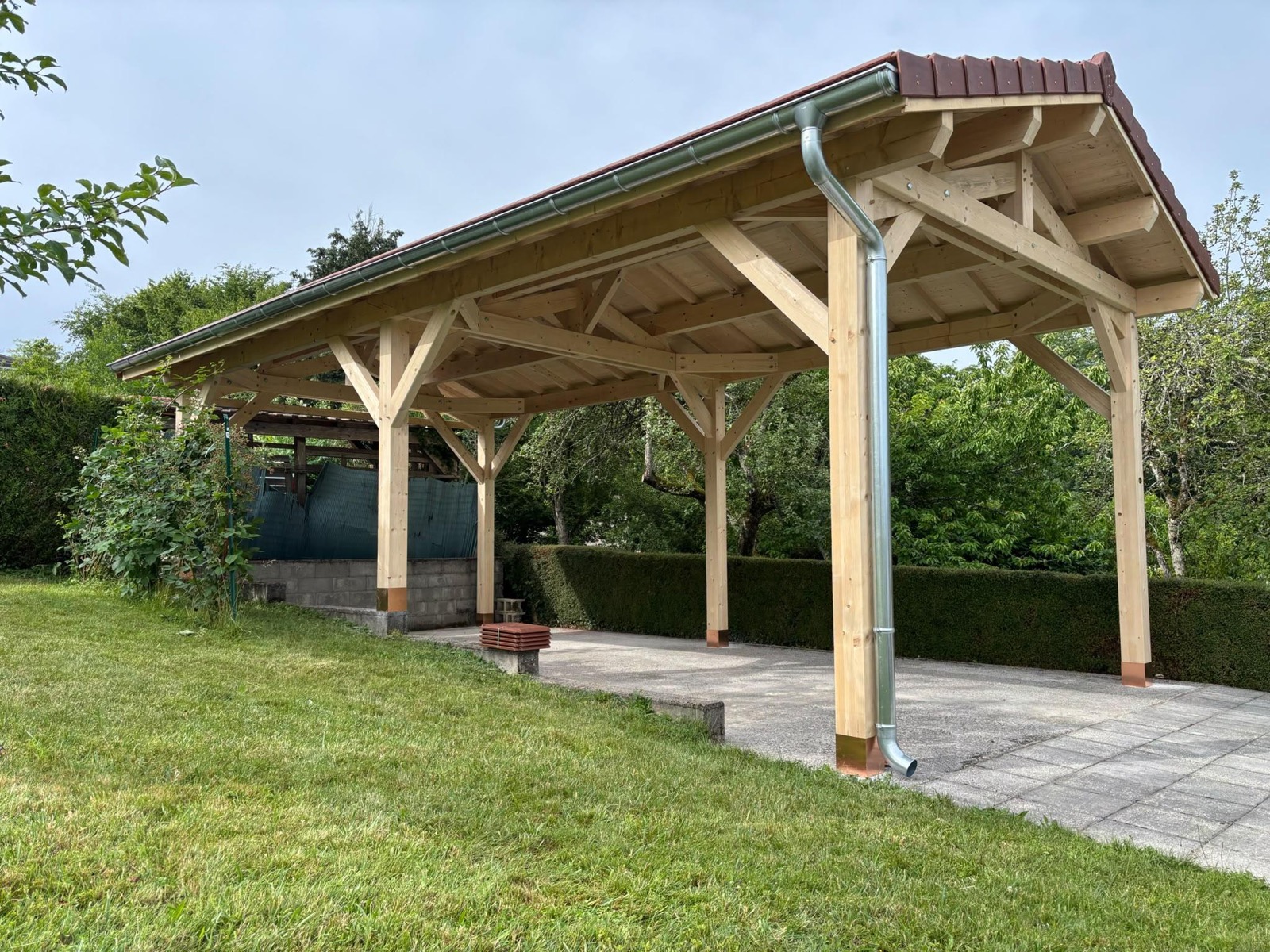 Auvent camping-car bois sur mesure réalisé par Tonnaire — réalisation 1